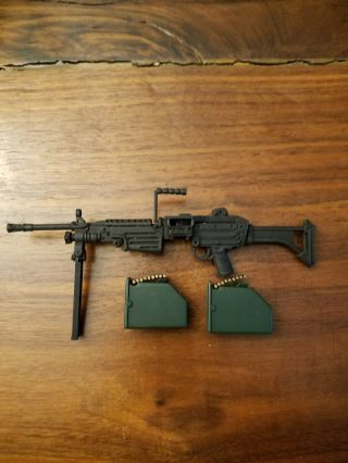 1:6 Scale Gear - 21st Century Toys M249 5.  56mm Saw/lmg With 2 Ammo Boxes