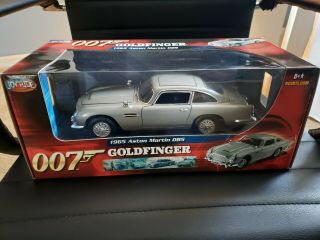 Joyride 007 James Bond 1965 Aston Martin Db5 Diecast Car 1:18 Goldfinger