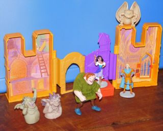 Disney HUNCHBACK of Notre Dame CATHEDRAL Playset PVC Figures Phoebus,  Esmerelda, 2