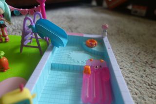 Shopkins Happy Places pool & sun deck with extra shopkins and doll 4