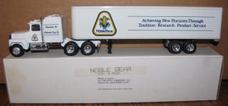 Nobel Bear Seed Corn 1989 Ford Ltl 9000 Semi Truck & Trailer 1/64 Ertl Toy 9337