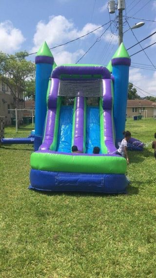 bounce house Wet/Dry all Ages Green and Purlpe Very 2