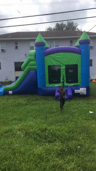 bounce house Wet/Dry all Ages Green and Purlpe Very 3