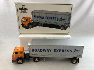 First Gear 1953 White 3000 Roadway Express Inc 1:34 Scale 19 - 1847
