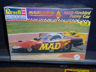 Revell 1/24 Mad Firebird Funny Car Model Kit 85 - 7657 (unbuilt)