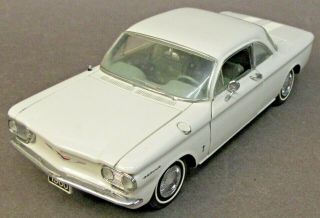 Franklin 1960 Chevrolet Corvair 1:24 Diecast White R2