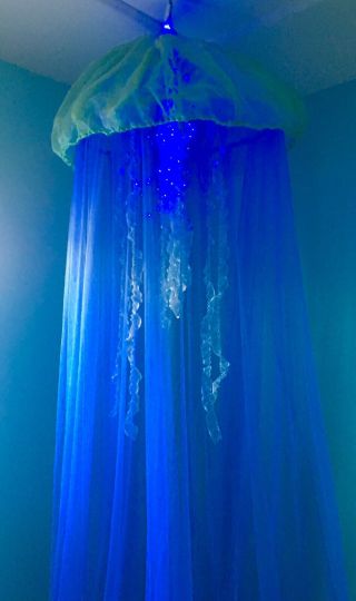 Hearthsong Aquaglow Light Up Jellyfish Hideaway Canopy
