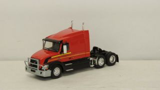 Dcp Red/black Volvo Vnl 670 Midroof Sleeper Tractor 1/64