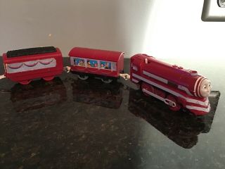 Thomas & Friends Trackmaster Motorized Train,  Caitlin And Passenger Coach Cars