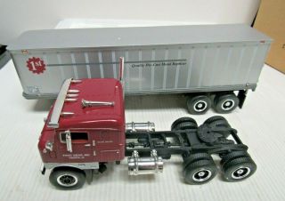 1/34 First Gear 1953 Kenworth Bull - Nose Coe Tractor With 35 