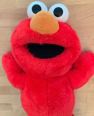 Vintage Tickle Me Elmo 1996/1997 Sesame Street Talks Laughs 2