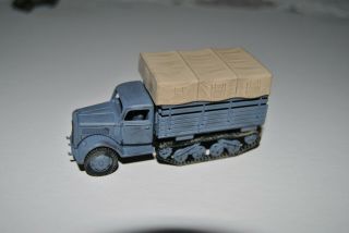 Wwii German Opel Blitz Maultier Driver And Passenger 1/72 Scale Built