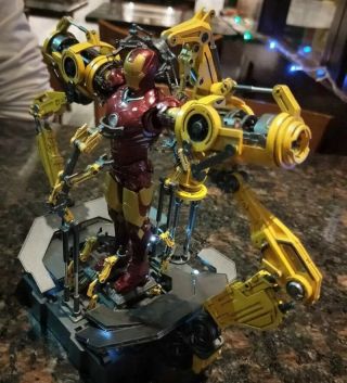 1/12 Iron Man Suit - up Gantry Action Figure Platform Stand Accessories 2