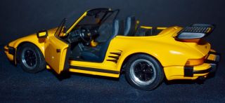 Revell 1:18 Scale Masterpieces Die Cast Porsche 911 Turbo Cabriolet 1991 Yellow