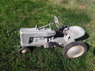 1949 Eska Open Grill Farmall H Pedal Tractor