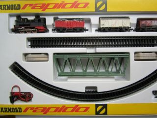 N Scale Arnold Rapido Train Set Complete,  Loco,  3 Cars,  Track,  Bridge Read