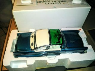 1/24 Scale Danbury 1955 Ford Crown Victoria Custom Emerald Green Clear Top