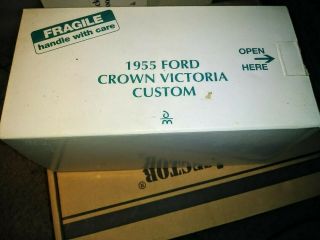 1/24 Scale Danbury 1955 Ford Crown Victoria Custom Emerald Green Clear Top 2