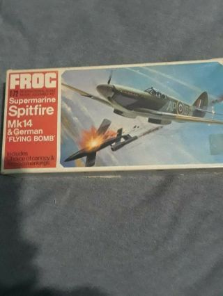 Frog 1/72 Spitfire Mk 14 And Flying Bomb