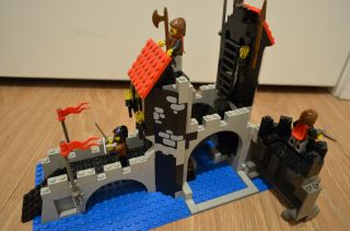 Lego Castle Wolfpack Tower (6075) 100 Complete