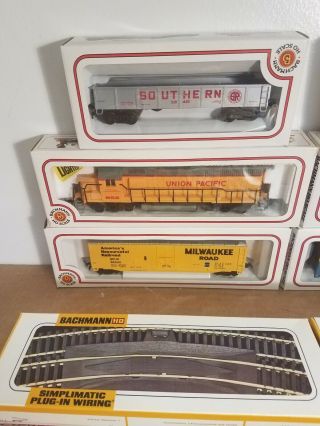 Bachmann HO Scale Model Train Set Union Pacific 866 & 5 Cars w/ power pack, 3