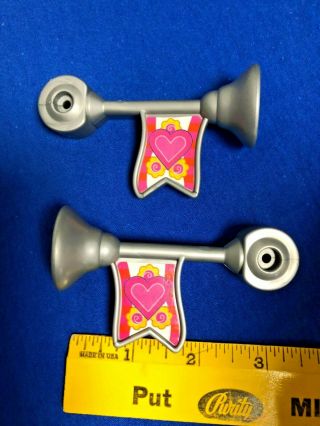 Set Of 2 Fisher Price Little People Replacement Castle Flag Horn Trumpet - - Lqqk