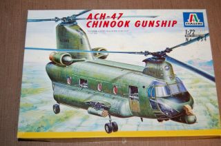 1/72 Italeri Boeing Vertol Ach - 47 Chinook Gunship In Open Box