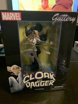 Diamond Select Marvel Gallery Cloak And Dagger Figure Pvc Diorama,  Box Wear