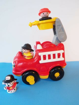 2005 Fisher Price Fire Engine With 2 Little People And A Dog,  Sound