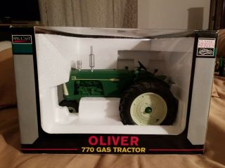 Oliver 770 Gas High Detail Toy Tractor 1/16 Scale.  Display Model W/ Box