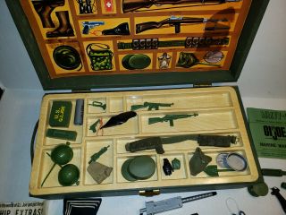 GI JOE VINTAGE WOODEN FOOTLOCKER WITH ACCESSORIES GEAR MANUALS CLOTHES FLAGS 3