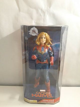 Marvel 10 " Captain Marvel Disney Store Special Edition Action Doll