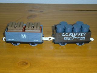 2 Thomas Trackmaster Troublesome Trucks S.  C.  Ruffey & M 10 Tons W/ Cargo Tomy 2