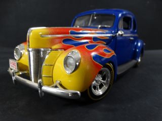 Ertl American Muscle 1940 Ford Coupe Split Window 1:18 Scale Diecast Car W/flame