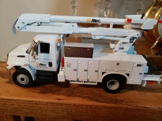 Altec International Aerial Device Utility Truck By First Gear 1/34 Diecast Read