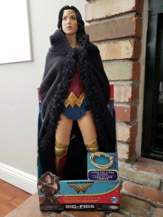 Big Figs Limited Edition Wonder Woman Movie 2017 19 - Inch Figure W/ Cloak & Lasso
