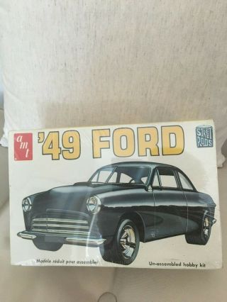 Amt 1/25 Scale 1949 Ford Club Coupe Plastic Model Kit T290.