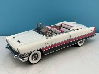 1:24 Franklin 1955 Packard Caribbean Convertible In White/pink B11ww87