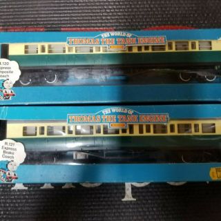 Hornby Thomas The Tank Engine Express Coaches R.  120 And R.  121 Ho Scale