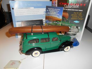 Franklin 1946 Chevrolet Suburban W/ Canoe,  Adventure Pack,  Box,  Papers 1:24