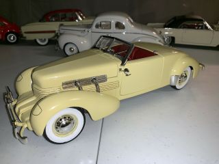 1937 Cord Model 812 Sportsman Charged 1:18th Scale Diecast Ertl Co E.  L 810