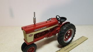 Toy ERTL Farmall 460 row crop tractor 2