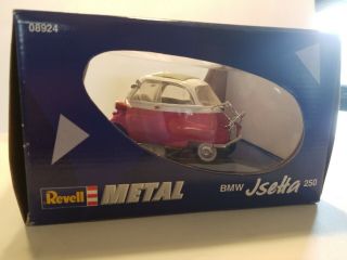 Revell BMW Jsetta 250 - 1:18 scale Red & White 6