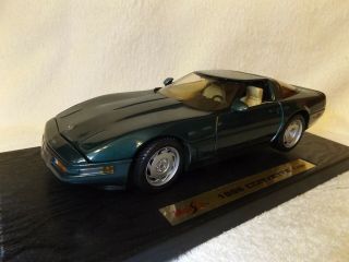 Vintage Diecast - - 1996 Chevy Corvette Coupe - - 1/18 Scale - - 10 " Long - - By Maisto