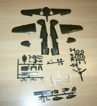 40 - 5209 REVELL - MONOGRAM 1/48 Scale CURTISS P - 40B TIGER SHARK Plastic Model Kit 2