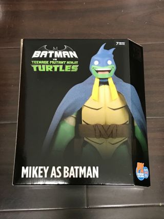 Dc35583: Sdcc 2019 Teenage Mutant Ninja Turtles Michelangelo As Batman Figure