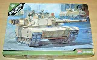 39 - 13202 Academy 1/35th Scale M1a1 Abrams Plastic Model Parts Kit