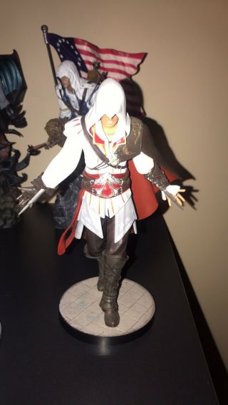 Assassins Creed Ezio Statue