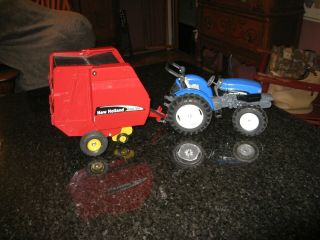1/16 Holland Tn75 Tractor And Br780 Round Baler Ertl Scale Models