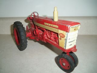 INTERNATIONAL 560 TRACTOR ERTL ESKA Vintage Farm Toy FARMALL IH 2